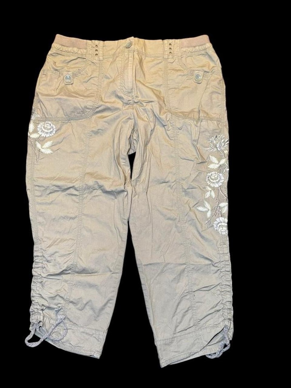 Embroidered Cargo Capri Pants in green